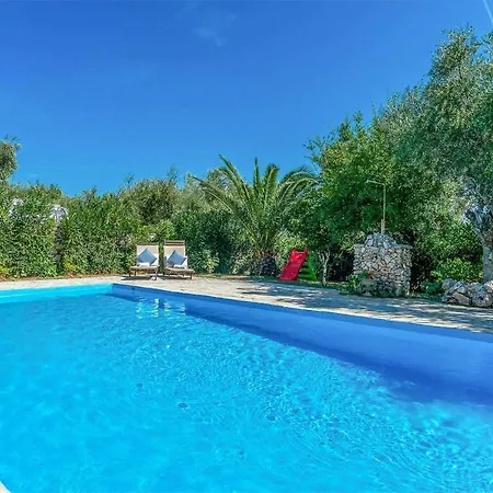 Carolina Villa *